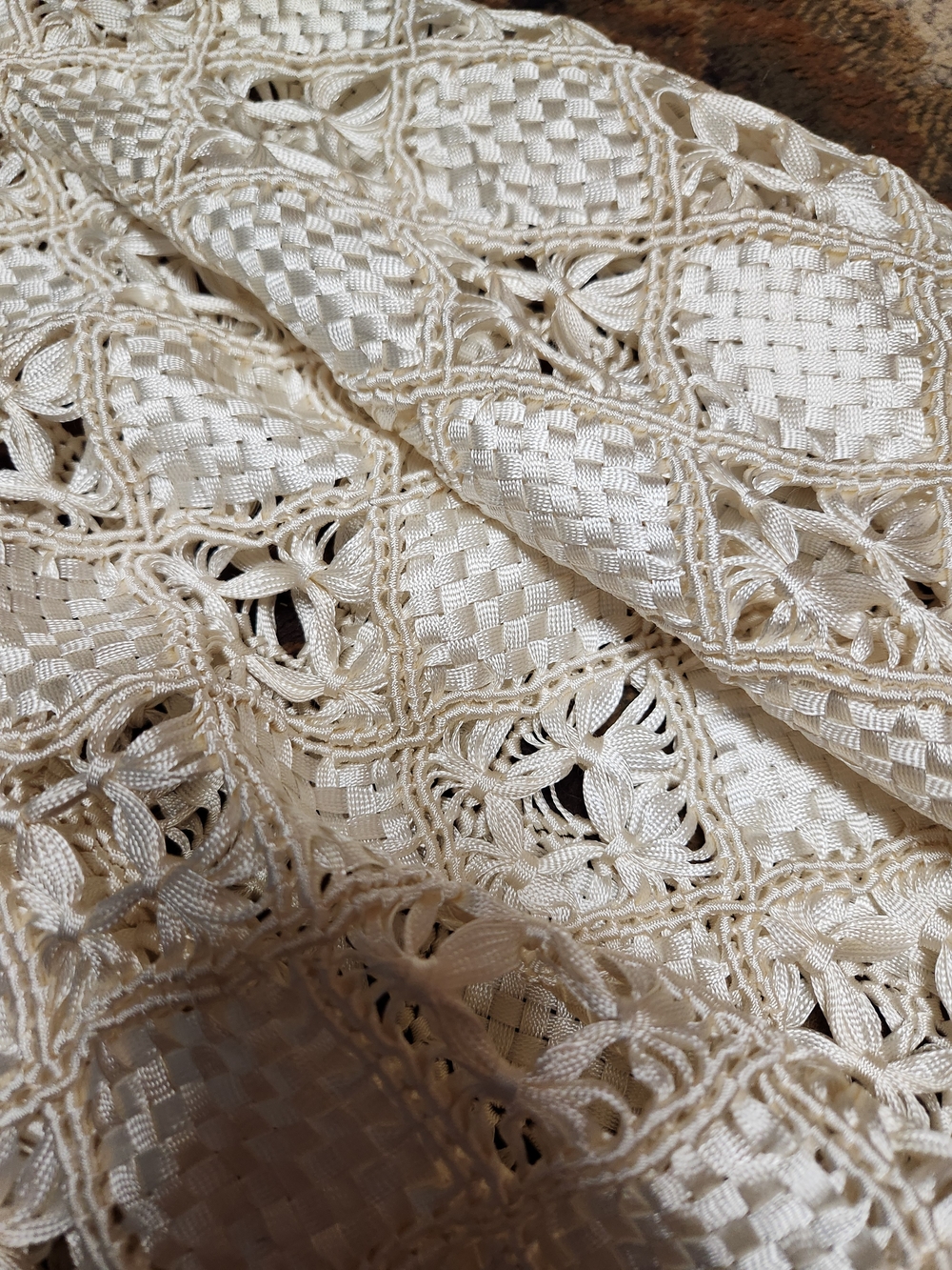 Vintage Shaul Handmade Cream Macramé with Fringe - Picture 7 of 12